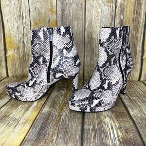 NWOT Womens Naturalizer "Tiana" Snake Print 2.5 in Heeled Bootie size 6.5